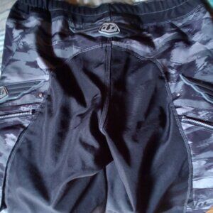 Moto X Shorts. Great Condition. Grey Camo